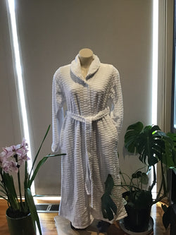 MIDLENGTH BUTTON UP DRESSING GOWN - WHITE