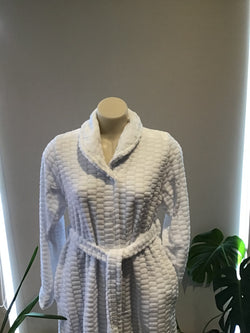 MIDLENGTH BUTTON UP DRESSING GOWN - WHITE