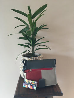 MULTI COLORED SHOULDER BAG - GREY