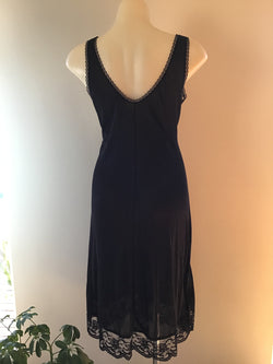 DEMURE  SLIP - BLACK