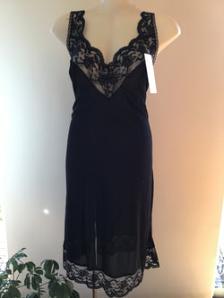 DEMURE  SLIP - BLACK